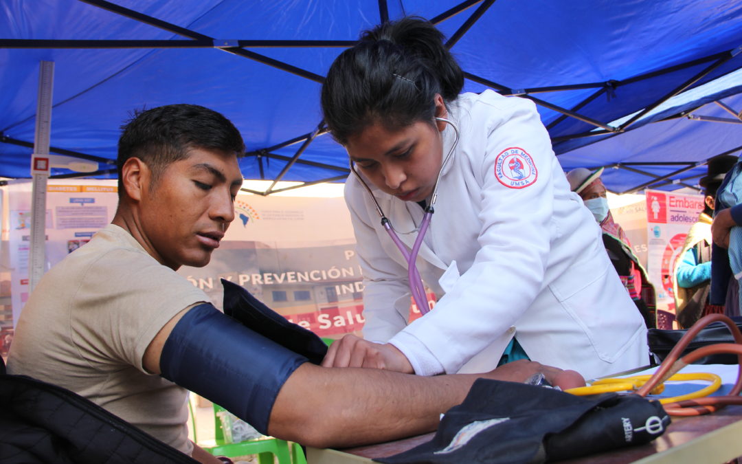 Pobladores del municipio de Charazani participan en Feria de Salud Intercultural