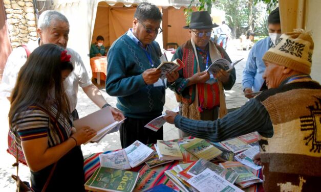 Médicos académicos y tradicionales bolivianos comparten avances de la medicina tradicional